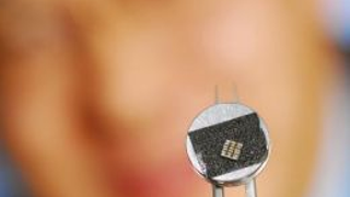 Nanogenerator Magically Cranks Out Watts From the Environment